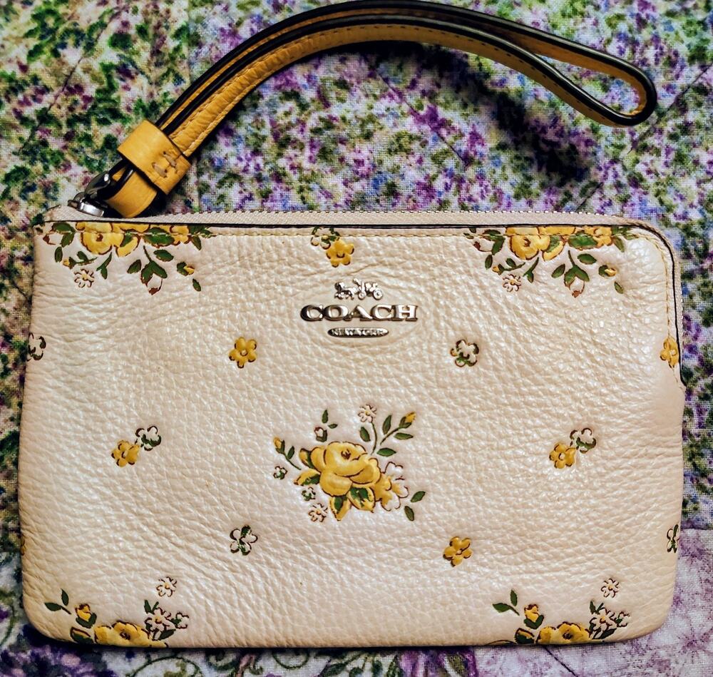 NWOT Coach Zip Wallet With Floral Print Pebble Leather